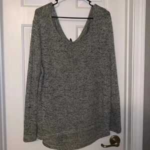 ✅Gray Crew Neck Sweater🌟